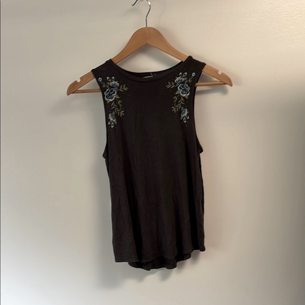 Aeropostale Embroidered Sleeveless Top - charcoal grey sz xs blue floral